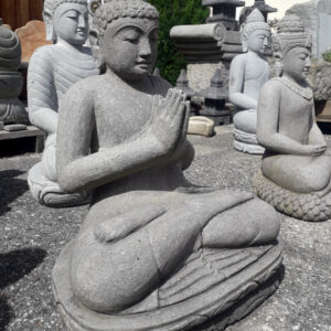 gruessender buddha aus riverstone