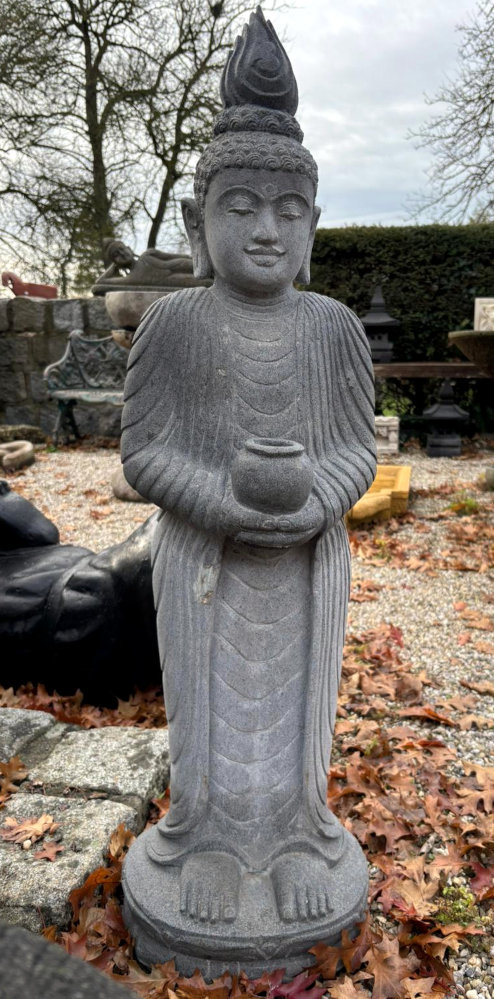 stehender buddha aus flussstein 100 cm